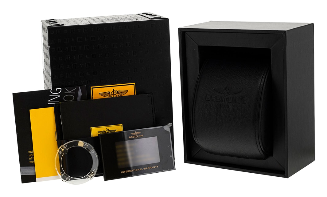 Breitling Super Avenger II A13371 Image 4